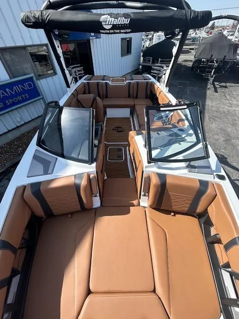 Slide: The Image of Malibu Wakesetter 22MXZ 2025 - 8