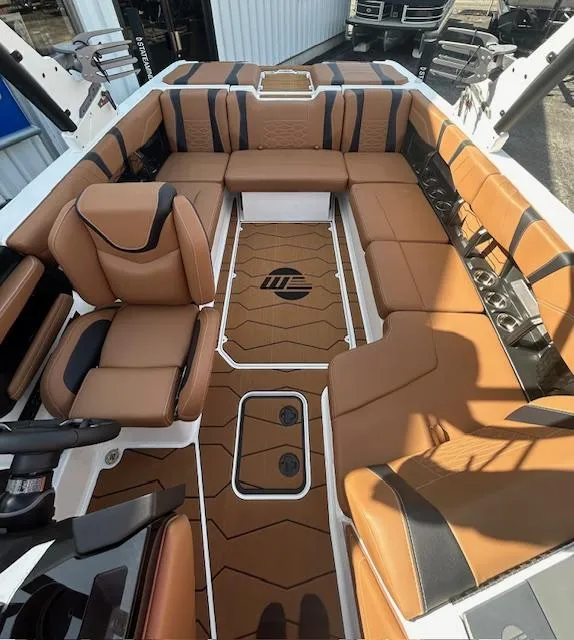 Slide: The Image of Malibu Wakesetter 22MXZ 2025 - 9