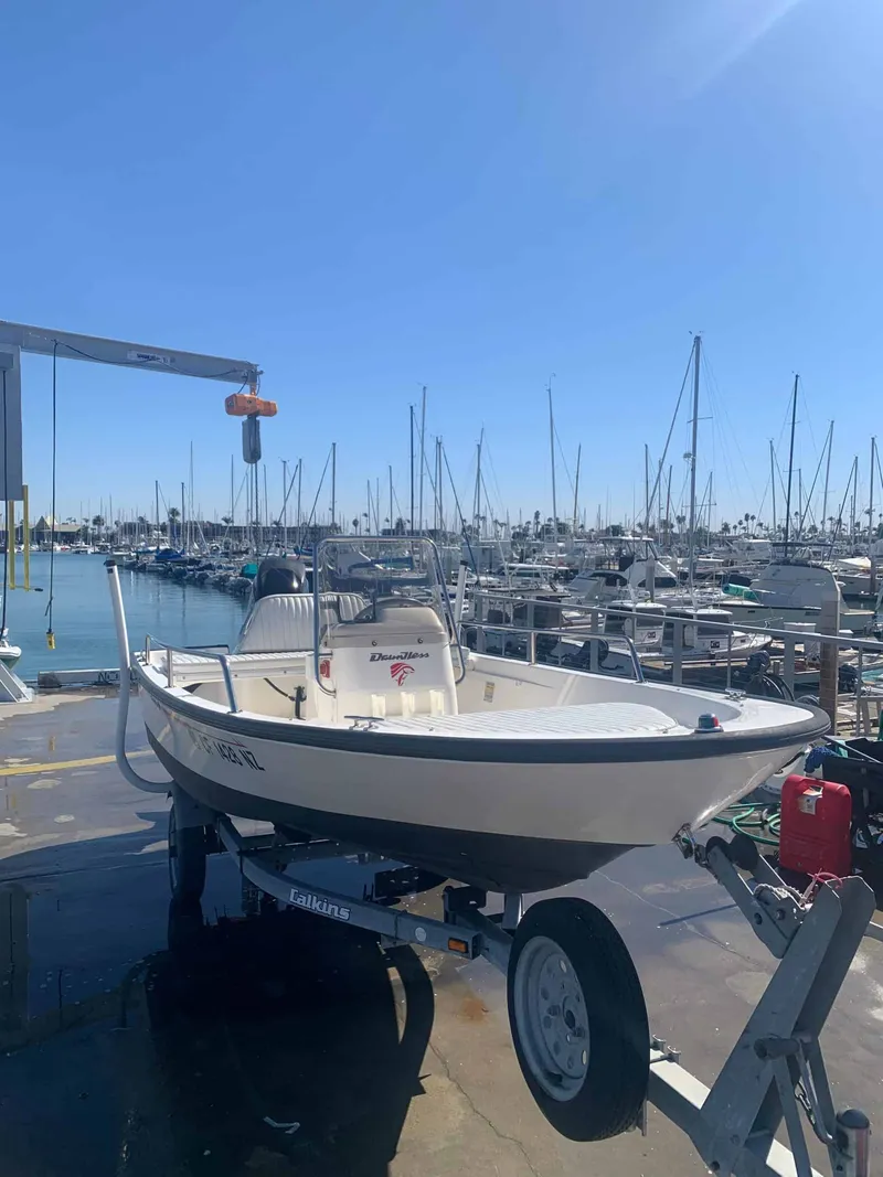 Slide: The Image of Boston Whaler DAUNTLESS 1998 - 1