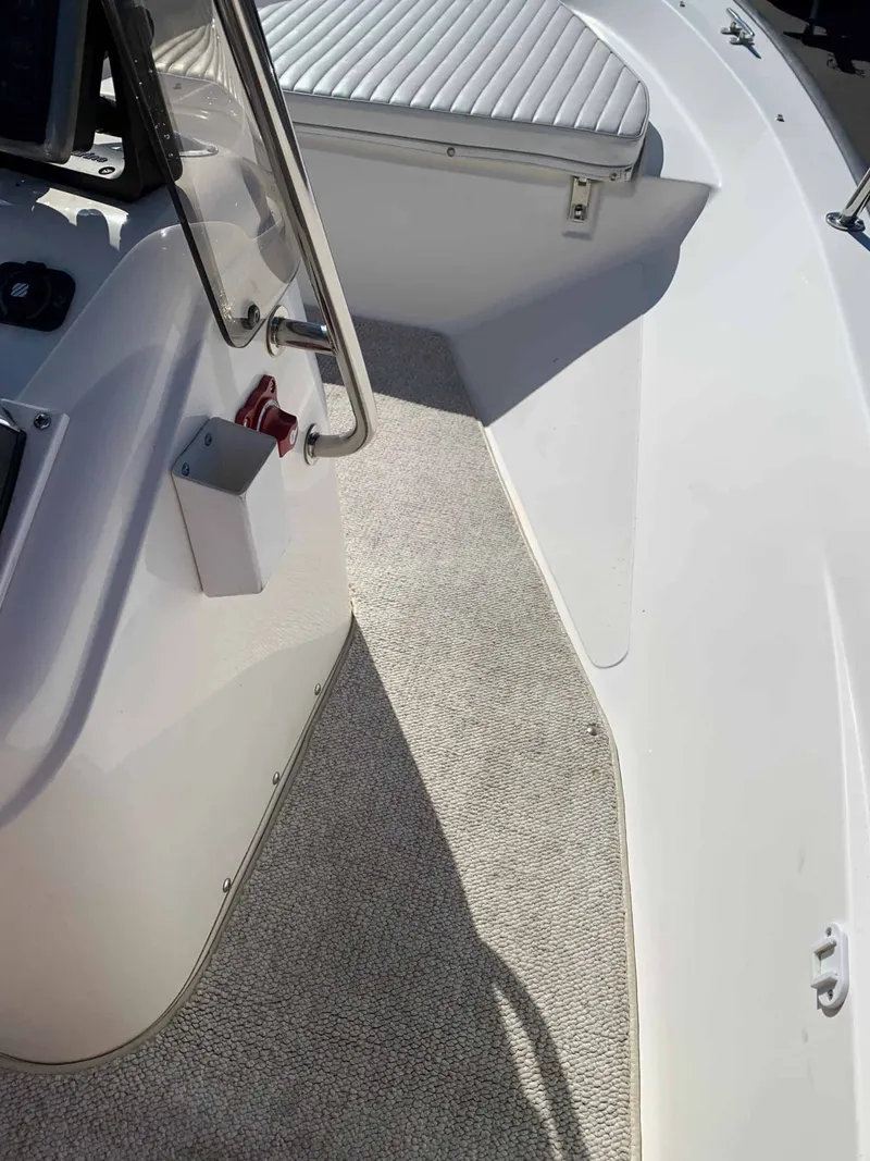 Slide: The Image of Boston Whaler DAUNTLESS 1998 - 6