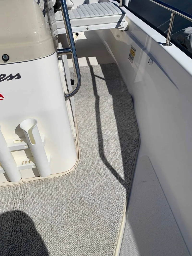 Slide: The Image of Boston Whaler DAUNTLESS 1998 - 5