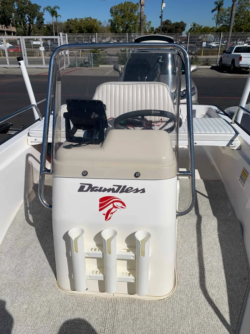 Slide: The Image of Boston Whaler DAUNTLESS 1998 - 3
