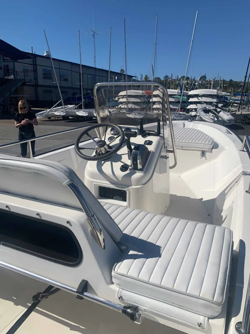 Slide: The Image of Boston Whaler DAUNTLESS 1998 - 2