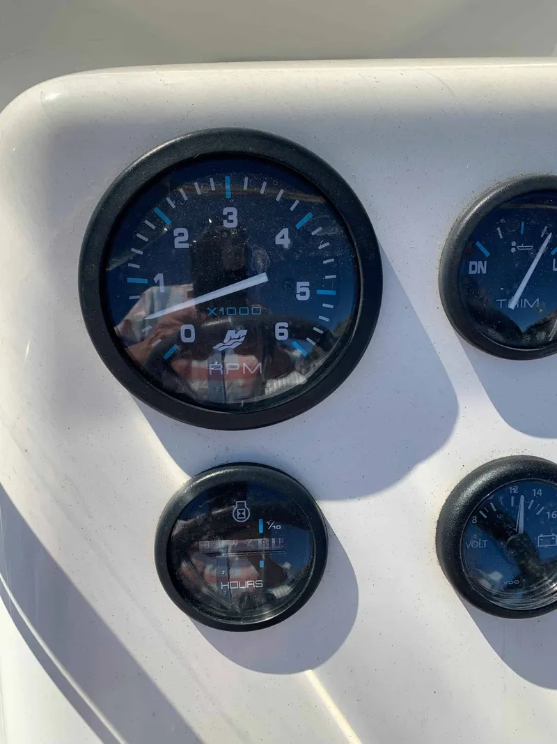 Slide: The Image of Boston Whaler DAUNTLESS 1998 - 8