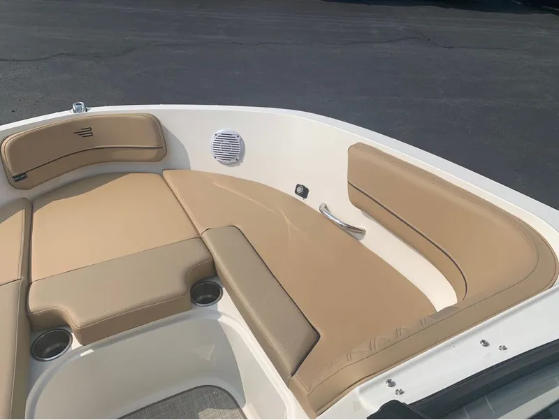 Slide: The Image of Bayliner VR6 Bowrider 2024 - 12