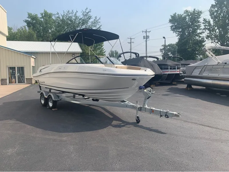 Slide: The Image of Bayliner VR6 Bowrider 2024 - 6