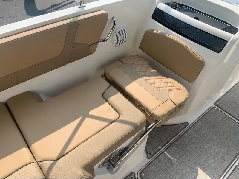 Slide: The Image of Bayliner VR6 Bowrider 2024 - 22