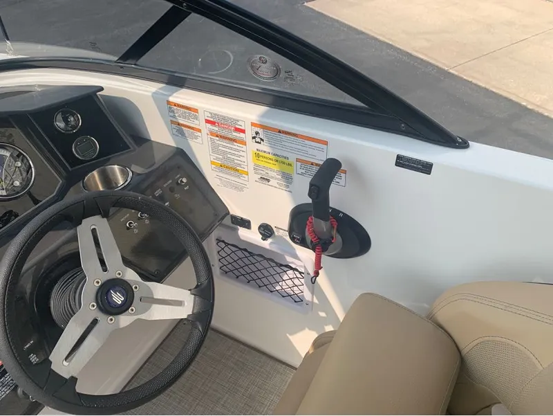 Slide: The Image of Bayliner VR6 Bowrider 2024 - 19
