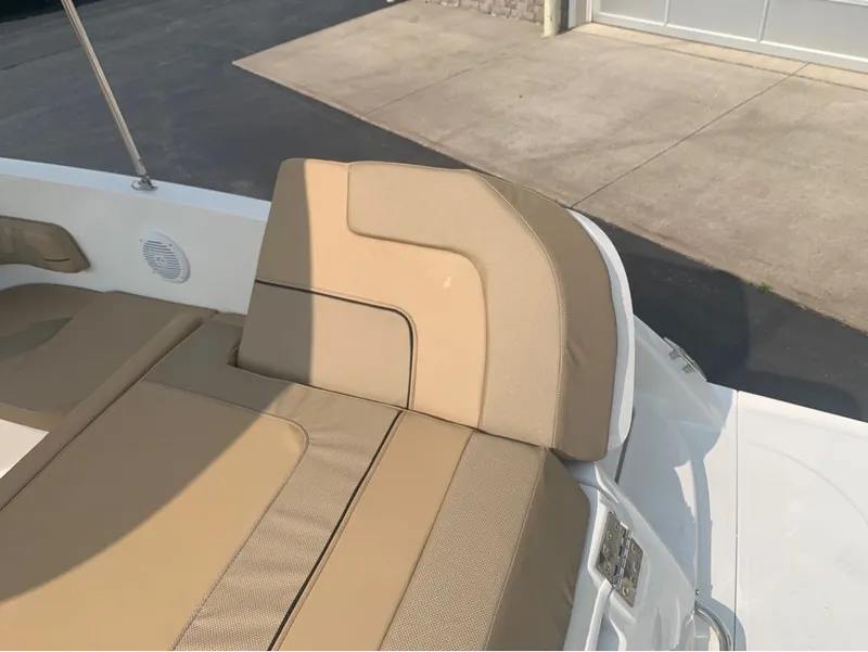 Slide: The Image of Bayliner VR6 Bowrider 2024 - 27