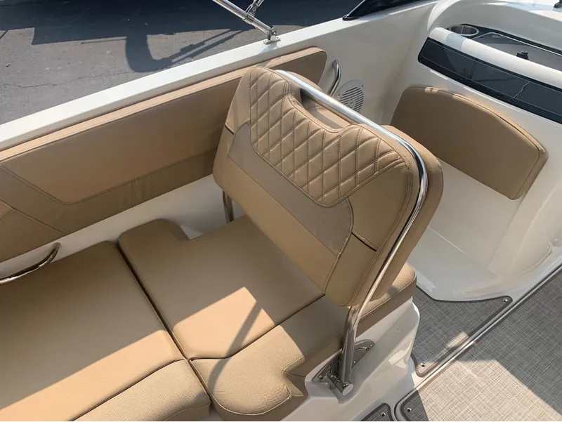 Slide: The Image of Bayliner VR6 Bowrider 2024 - 23