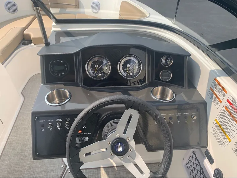 Slide: The Image of Bayliner VR6 Bowrider 2024 - 18