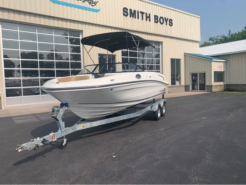 The Image of Bayliner VR6 Bowrider 2024 - 0