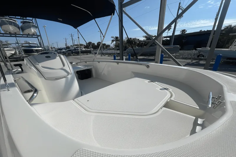 Slide: The Image of Boston Whaler 130 Super Sport 2022 - 8