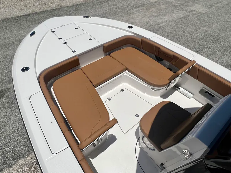 Slide: The Image of Robalo 266 Cayman 2025 - 13