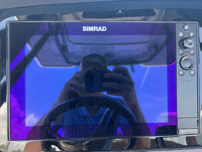 Slide: The Image of Robalo 266 Cayman 2025 - 25