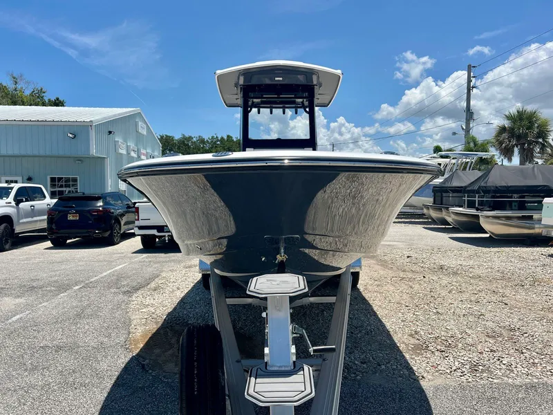 Slide: The Image of Robalo 266 Cayman 2025 - 6