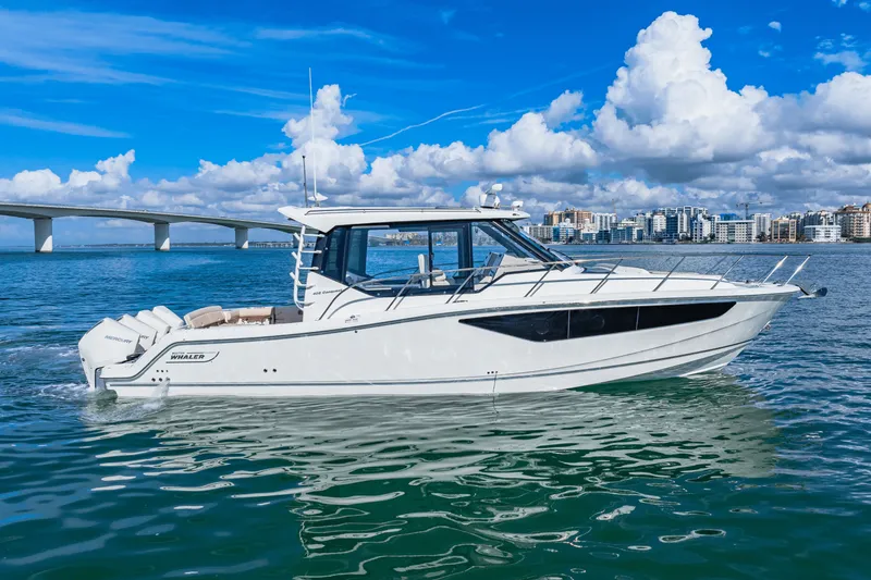 Slide: The Image of Boston Whaler 405 CONQUEST 2022 - 11