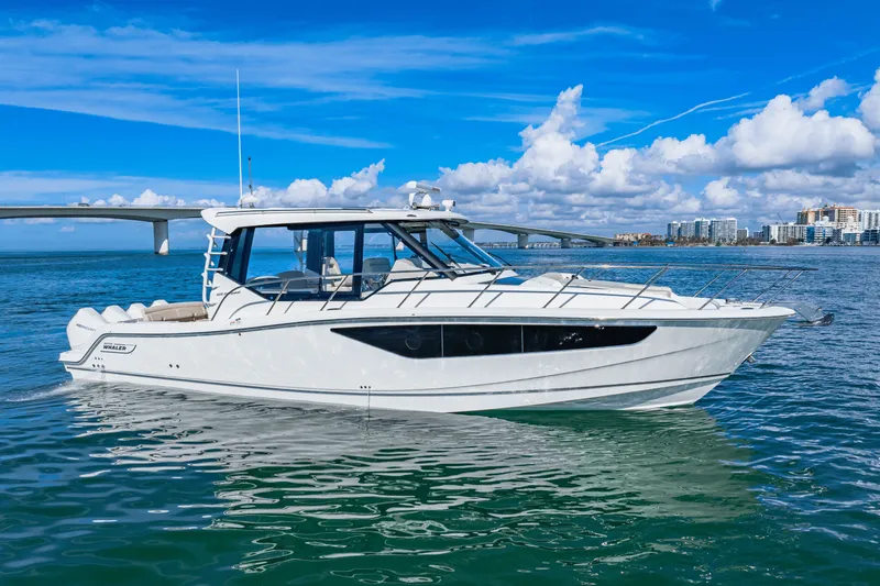 Slide: The Image of Boston Whaler 405 CONQUEST 2022 - 12