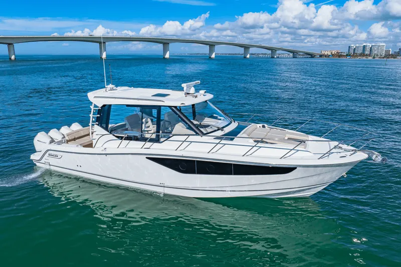 Slide: The Image of Boston Whaler 405 CONQUEST 2022 - 13