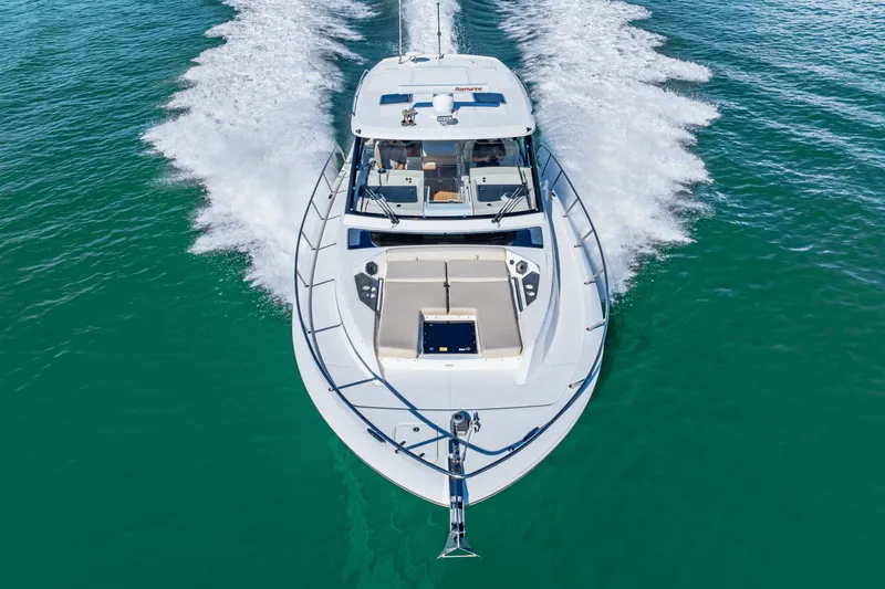 Slide: The Image of Boston Whaler 405 CONQUEST 2022 - 22