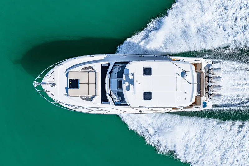 Slide: The Image of Boston Whaler 405 CONQUEST 2022 - 23