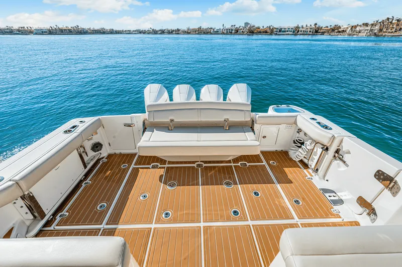 Slide: The Image of Boston Whaler 405 CONQUEST 2022 - 38