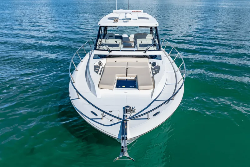 Slide: The Image of Boston Whaler 405 CONQUEST 2022 - 4