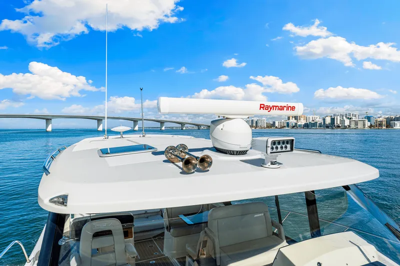 Slide: The Image of Boston Whaler 405 CONQUEST 2022 - 48