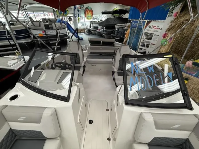 Slide: The Image of Starcraft Marine SVX 210 IO 2025 - 14