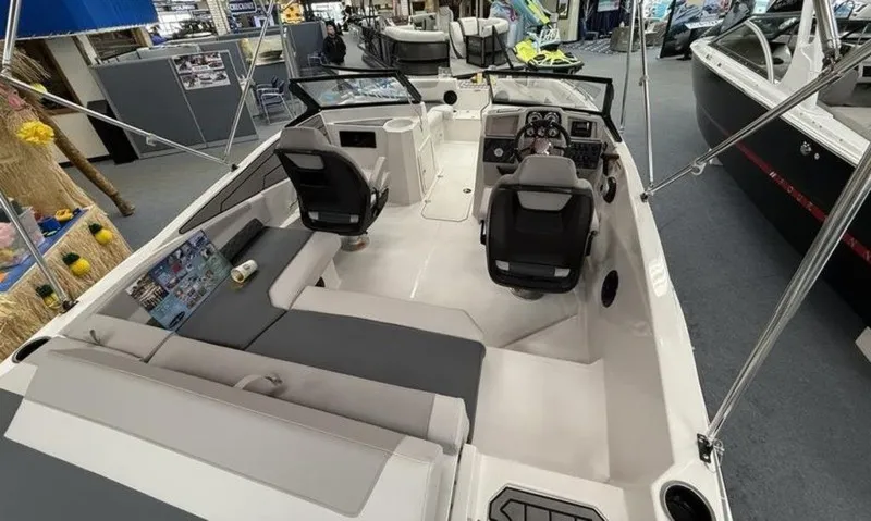 Slide: The Image of Starcraft Marine SVX 210 IO 2025 - 15