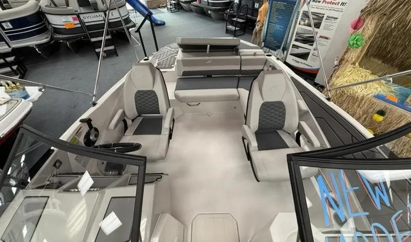 Slide: The Image of Starcraft Marine SVX 210 IO 2025 - 7