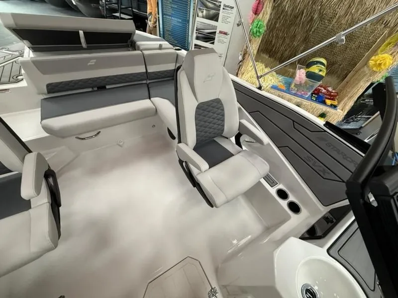 Slide: The Image of Starcraft Marine SVX 210 IO 2025 - 8