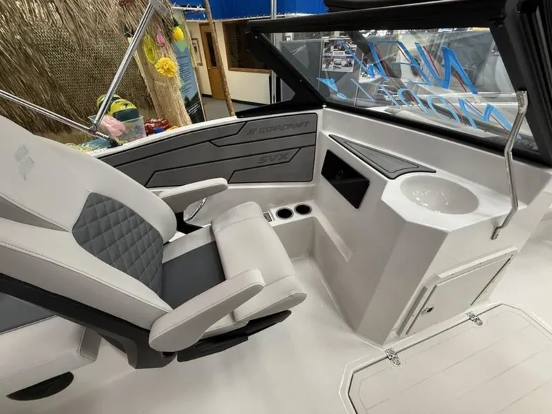 Slide: The Image of Starcraft Marine SVX 210 IO 2025 - 9