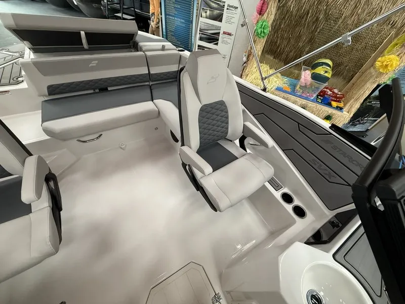 Slide: The Image of Starcraft Marine SVX 210 IO 2025 - 10