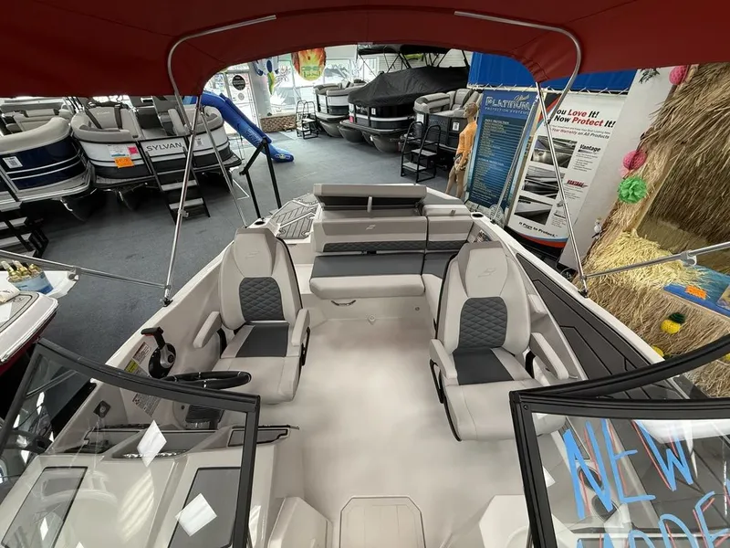 Slide: The Image of Starcraft Marine SVX 210 IO 2025 - 17