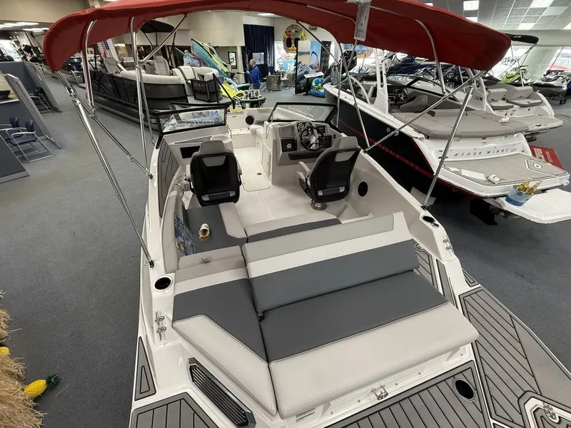 Slide: The Image of Starcraft Marine SVX 210 IO 2025 - 20