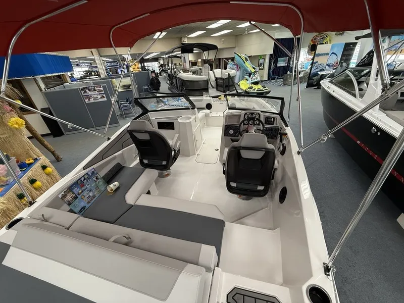 Slide: The Image of Starcraft Marine SVX 210 IO 2025 - 7