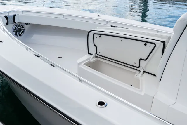 Slide: The Image of Contender 32ST CUSTOM BUILD 32' 2027 - 9