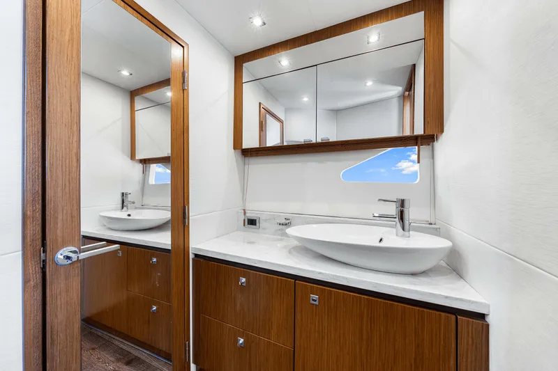 Slide: The Image of Sea Ray 510 SUNDANCER 2017 - 73