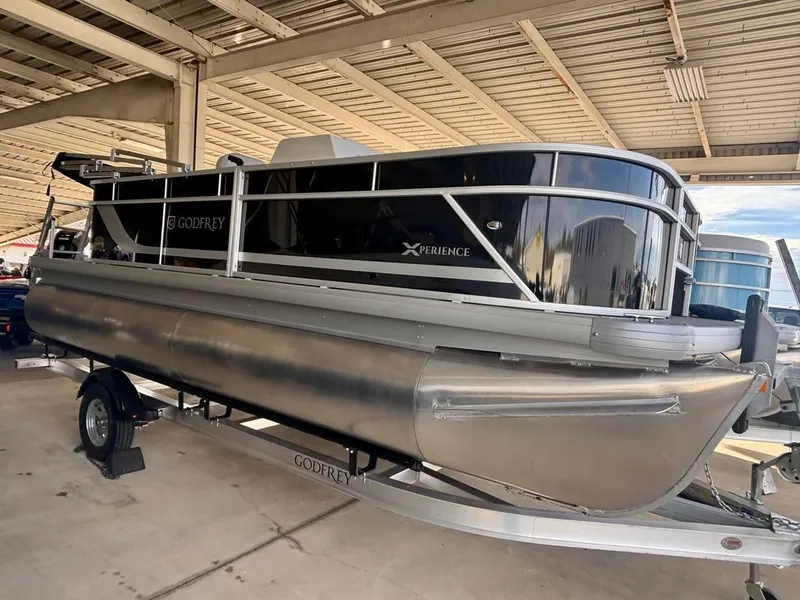 Slide: The Image of Godfrey Pontoons GODFREY Xperience 1886 FX 2025 - 5