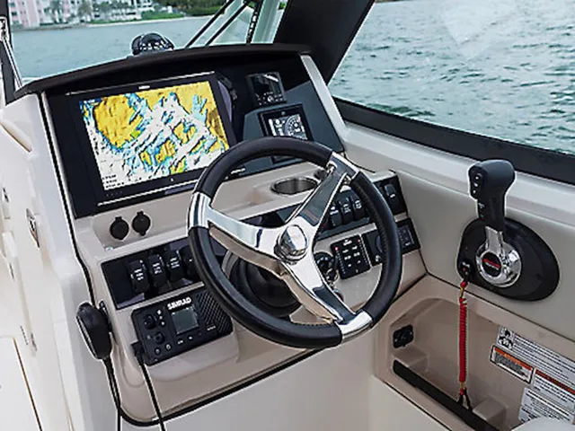 Slide: The Image of Boston Whaler 240 Vantage 2026 - 19