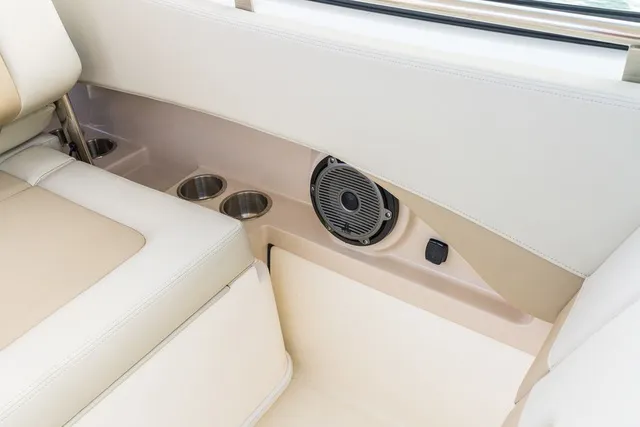 Slide: The Image of Boston Whaler 240 Vantage 2026 - 2
