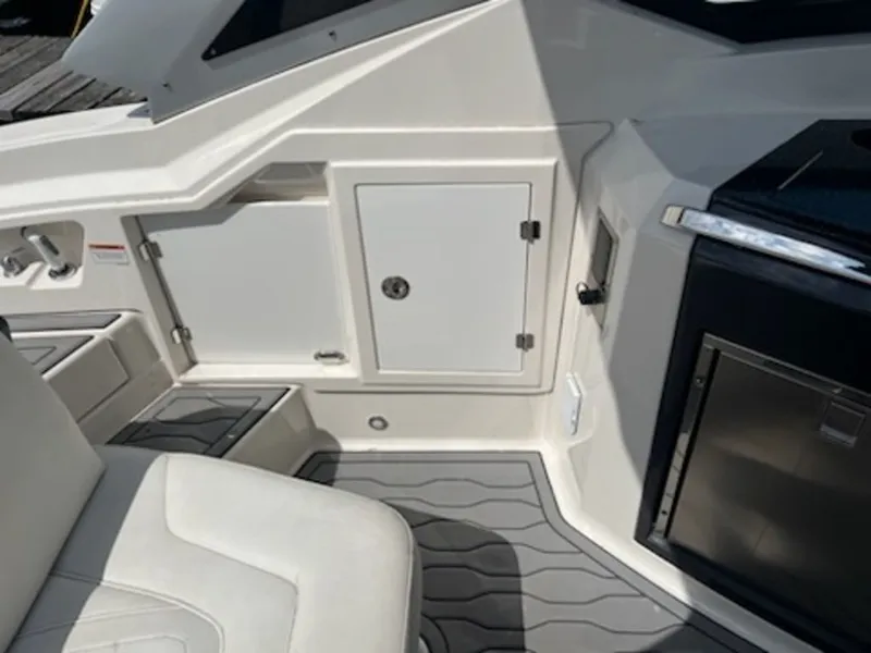 Slide: The Image of Monterey 328 SS 2011 - 12
