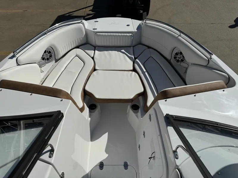 Slide: The Image of Stingray 211DC 2025 - 9