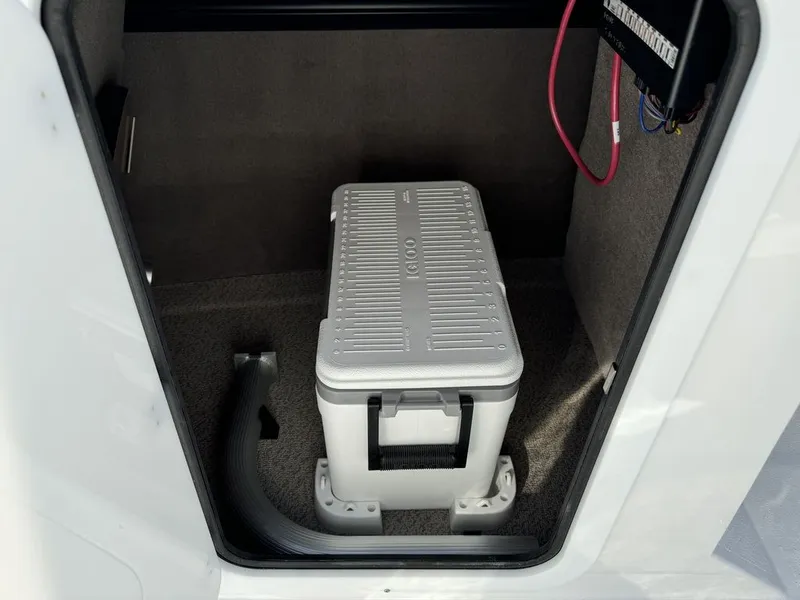 Slide: The Image of Stingray 211DC 2025 - 13