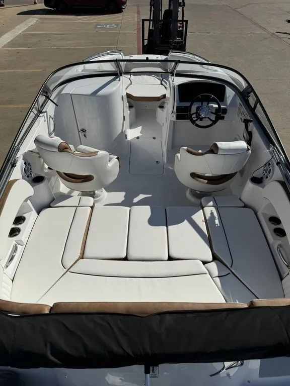 Slide: The Image of Stingray 211DC 2025 - 7