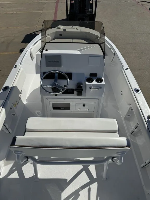 Slide: The Image of Stingray 173CC 2025 - 3