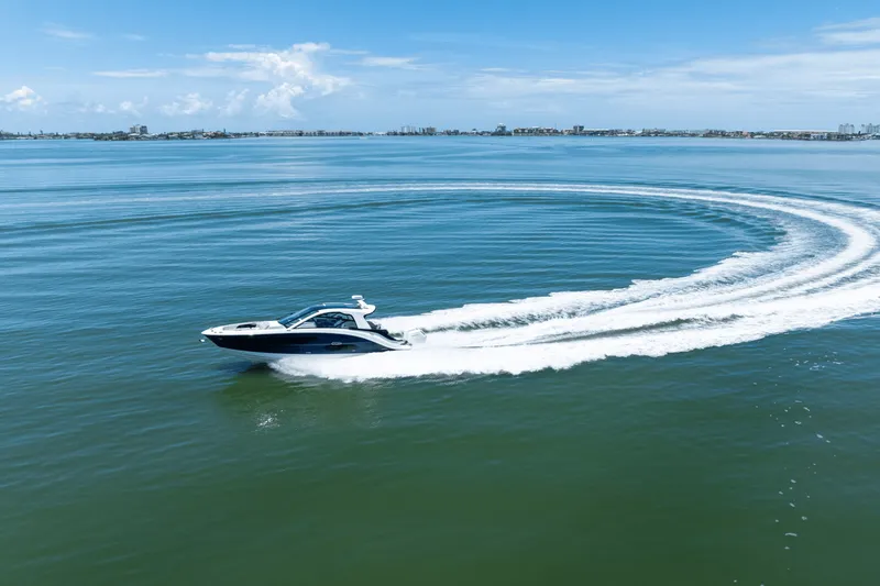 Slide: The Image of Sea Ray Sundancer 370 Outboard 2025 - 17
