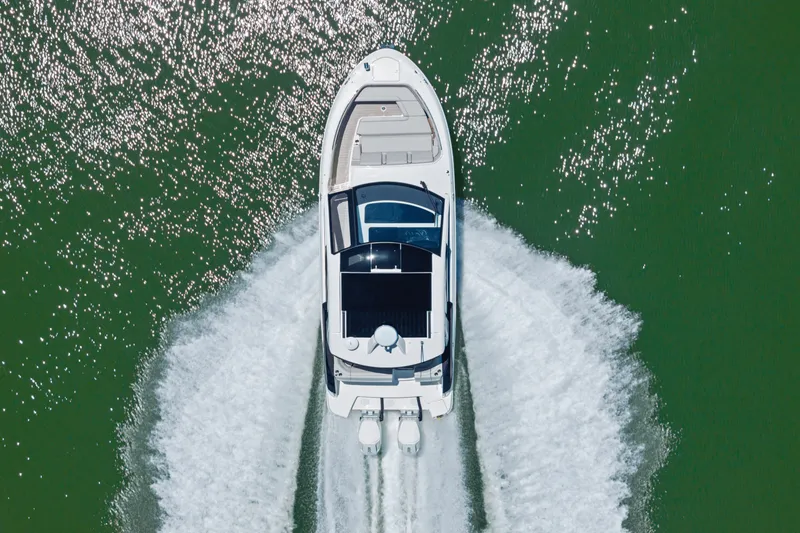 Slide: The Image of Sea Ray Sundancer 370 Outboard 2025 - 19