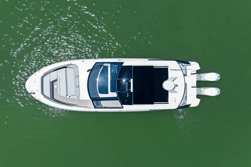 Slide: The Image of Sea Ray Sundancer 370 Outboard 2025 - 9
